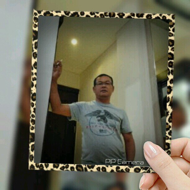 suka yang sederhana, rajin pasti, suka masakan rumah tp enak, suka bersih so pasti, humoris,  keluarga penting.