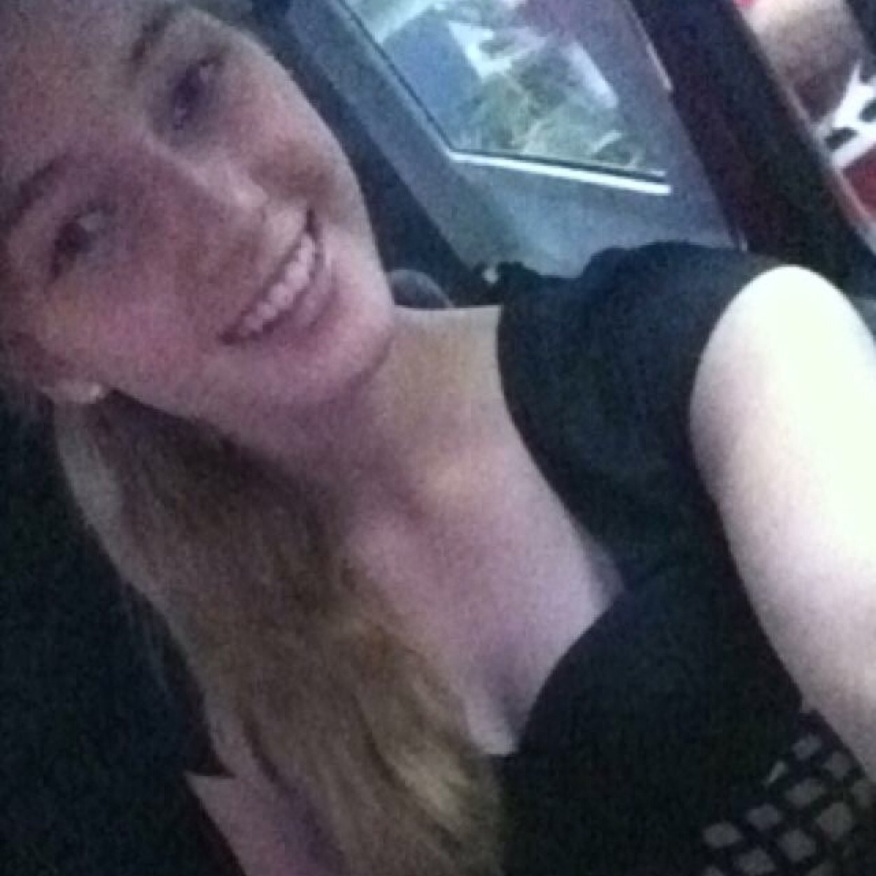 Gabii_Irvine's profile picture. Ew.