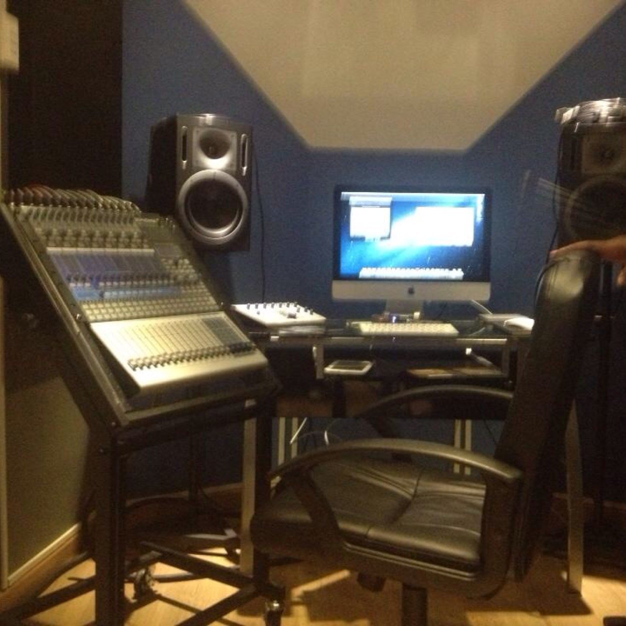 Estudio de Grabacion & Salas de Ensayo Santiago de Chile Ñuñoa Contacto: contactoestudio214@gmail.com
http://t.co/p1uzEnkuyY