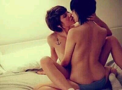 (เราสนับสนุนให้ผู้หญิงรักกับผู้หญิง) มาเป็นขอบครัวเลสเบี้ยนด้วยกัน มาเป็นส่วนหนึ่งของหญิงรักหญิงกัน ^//^