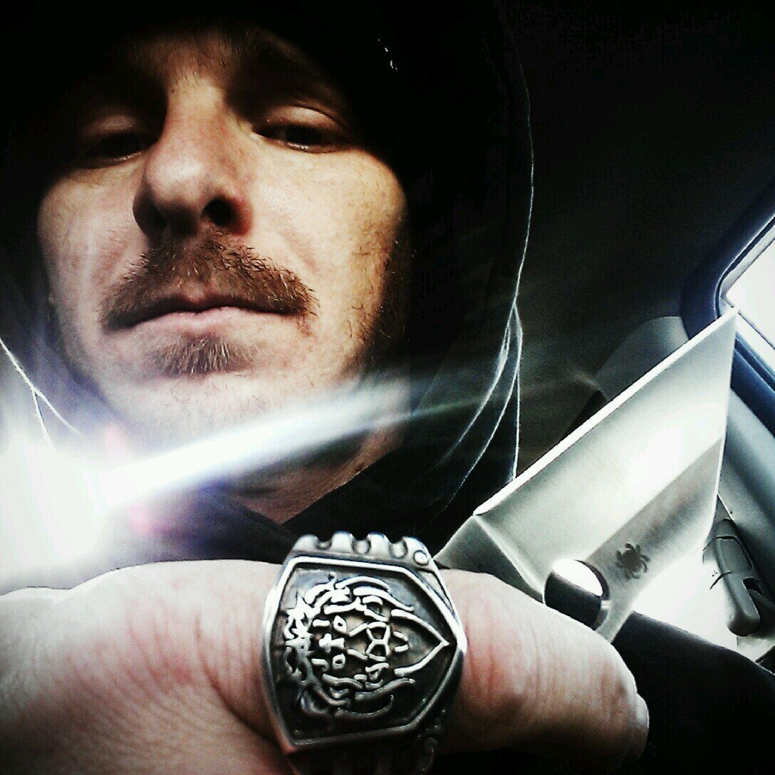 blade_addict1's profile picture. love knives!!!