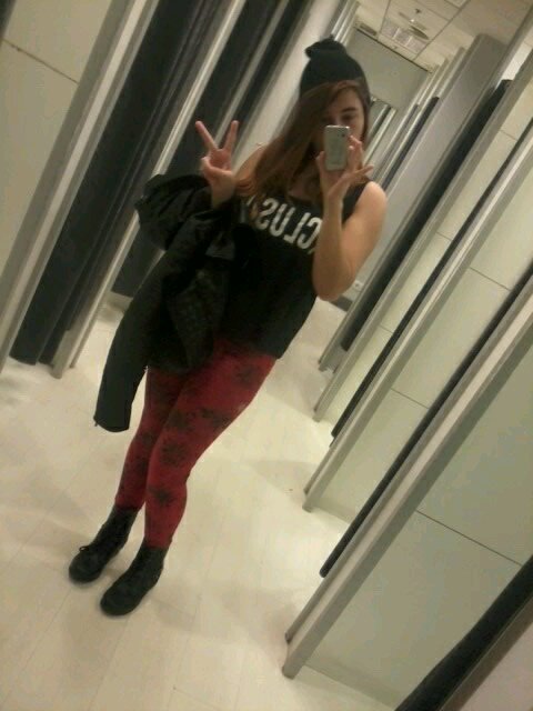 {Por fin encontre mi idris }~stupid neflim~desde el 18/08/1997 intentando desaparecer .... Self harm forever , please help me