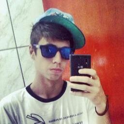 Tenho 18 anos, sou do signo de virgem, moro em minas gerais uai.