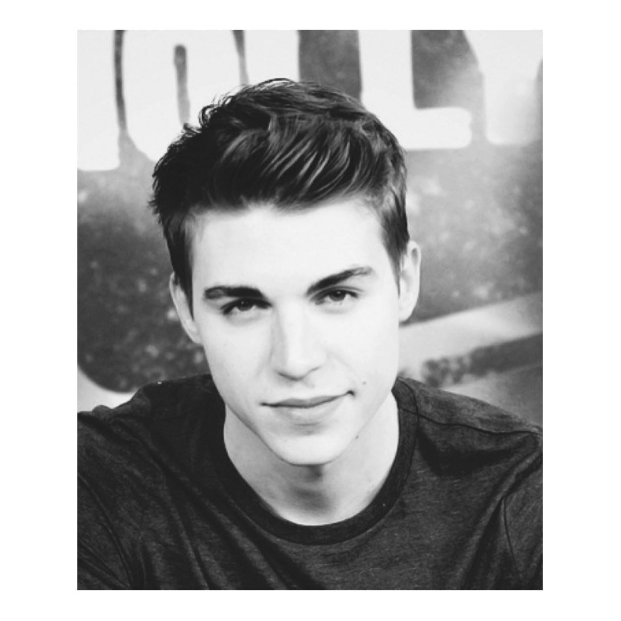 nolan • twenty • single • sono tenero e coccoloso :c