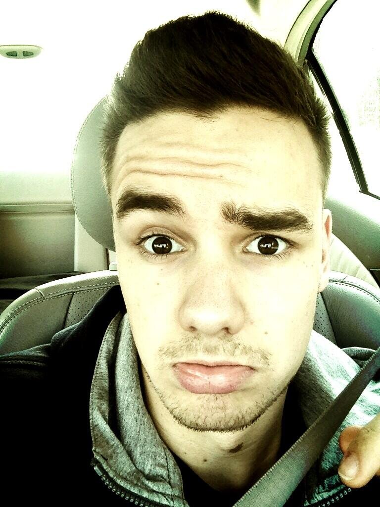 Please follow @_DisneyyHarry. Thank you, I love you ^^