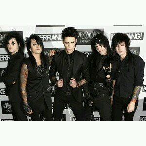Leann5262's profile picture. Hi I'm Leann:) I like bands like motionless in white and breakdown of sanity. I have a weird obsession with Jeff the killer idk why:)