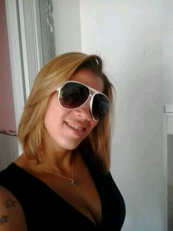 Se o vento leva seus momentos de felicidade não fique triste, pois oq o vento leva.o tempo traz e porque não era bom o suficiente para te fazer feliz