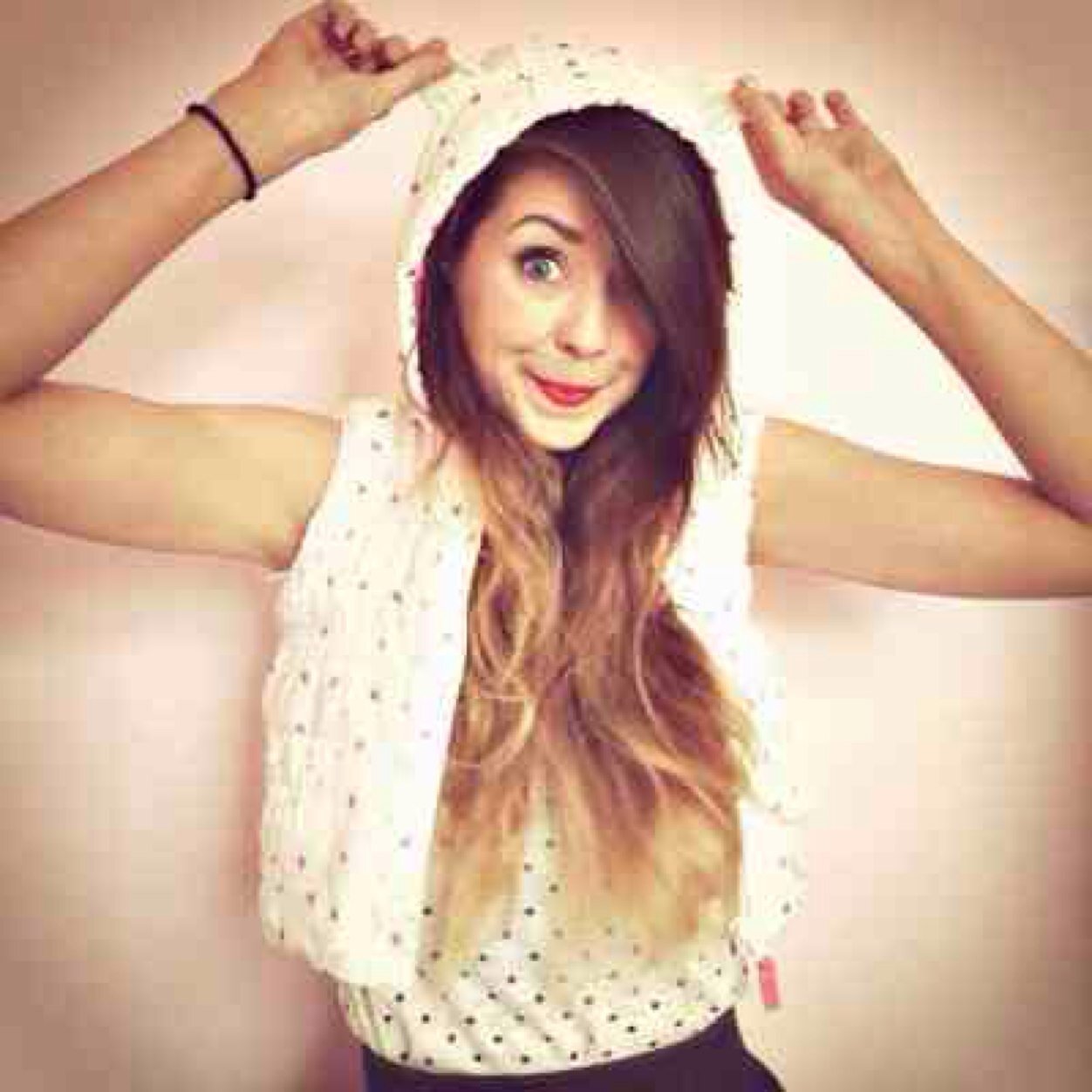 Fan account for @zozeebo! Joint account! We follow back:)