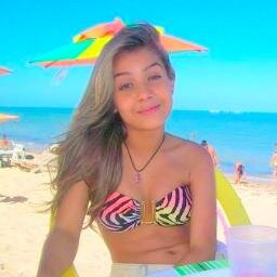 Directioner , fã de filmes de terror , inteligente , determinada , tricolor , taurina e desastrada .  Segue ?