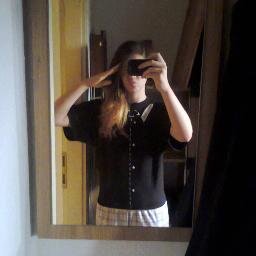 Hello.!My name is Anett,,H.K.K. I love the music.♥I'm with my friends a lot, hobbies Dance!
EYYO.:$$