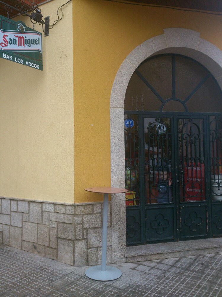 cafe bar los arcos tenemos para desayunar tostadas y migas con las cañas ricos y variados aperitivos y para comer y cenar pizzas,raciones ... tlf 649549726