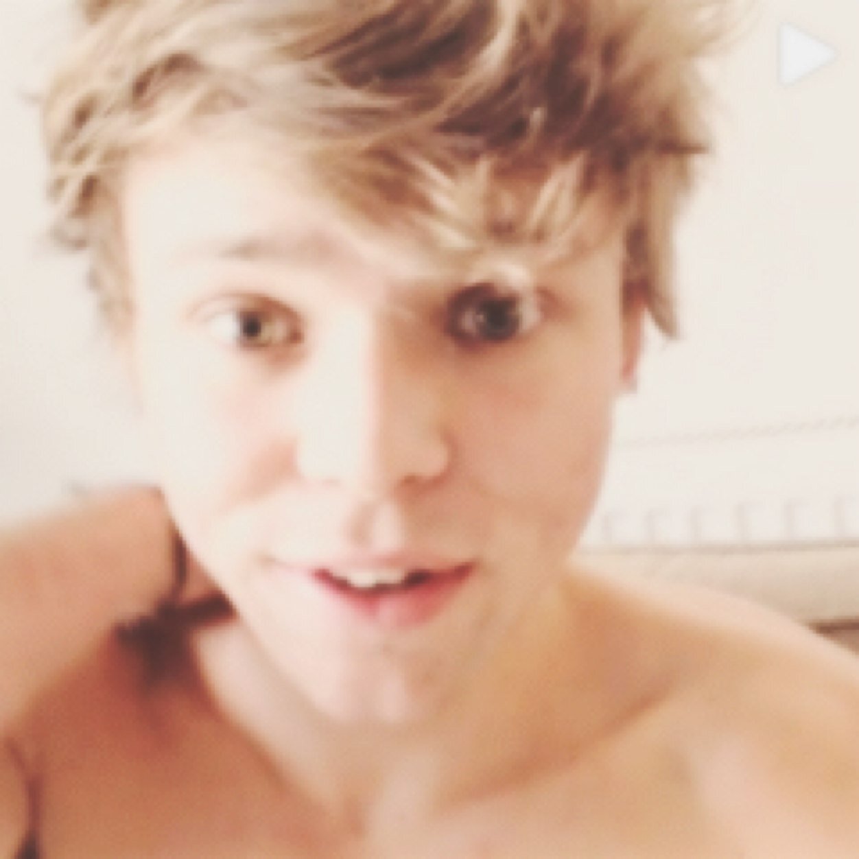 ashton irwin • sei solo mio. -sasha {24•12•12} • luke irwin is dead.