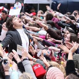 Canadian Directioner. WWATour on August 1st. Building a web site, writting a Fan fiction (coming soon) Follow for 1D updates! Bye! :)