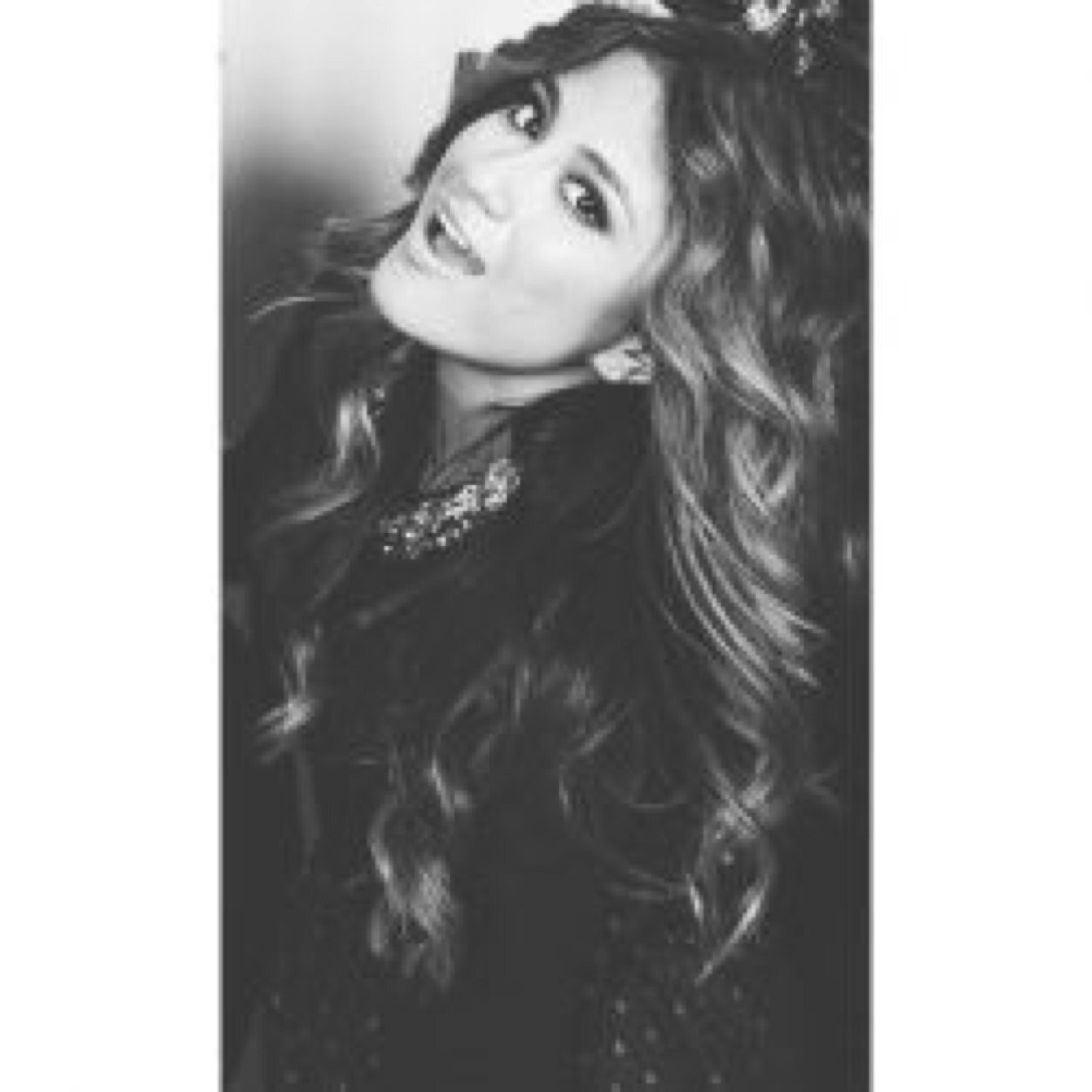 please follow @Iovatoscabello i might follow back!! :) dont follow this one!