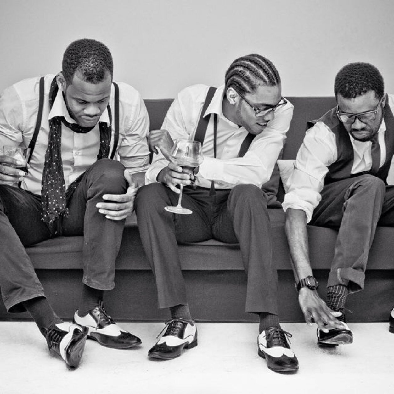 The groovy project !TGP... C'est avant tout 3 artistes: 2 chanteurs ( Sizler et Jhos) et un guitariste (Flaev) partageant la même passion pour la musique