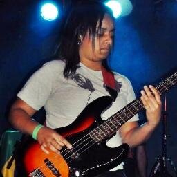 Baixista das bandas Doravante e Atitude Frontal