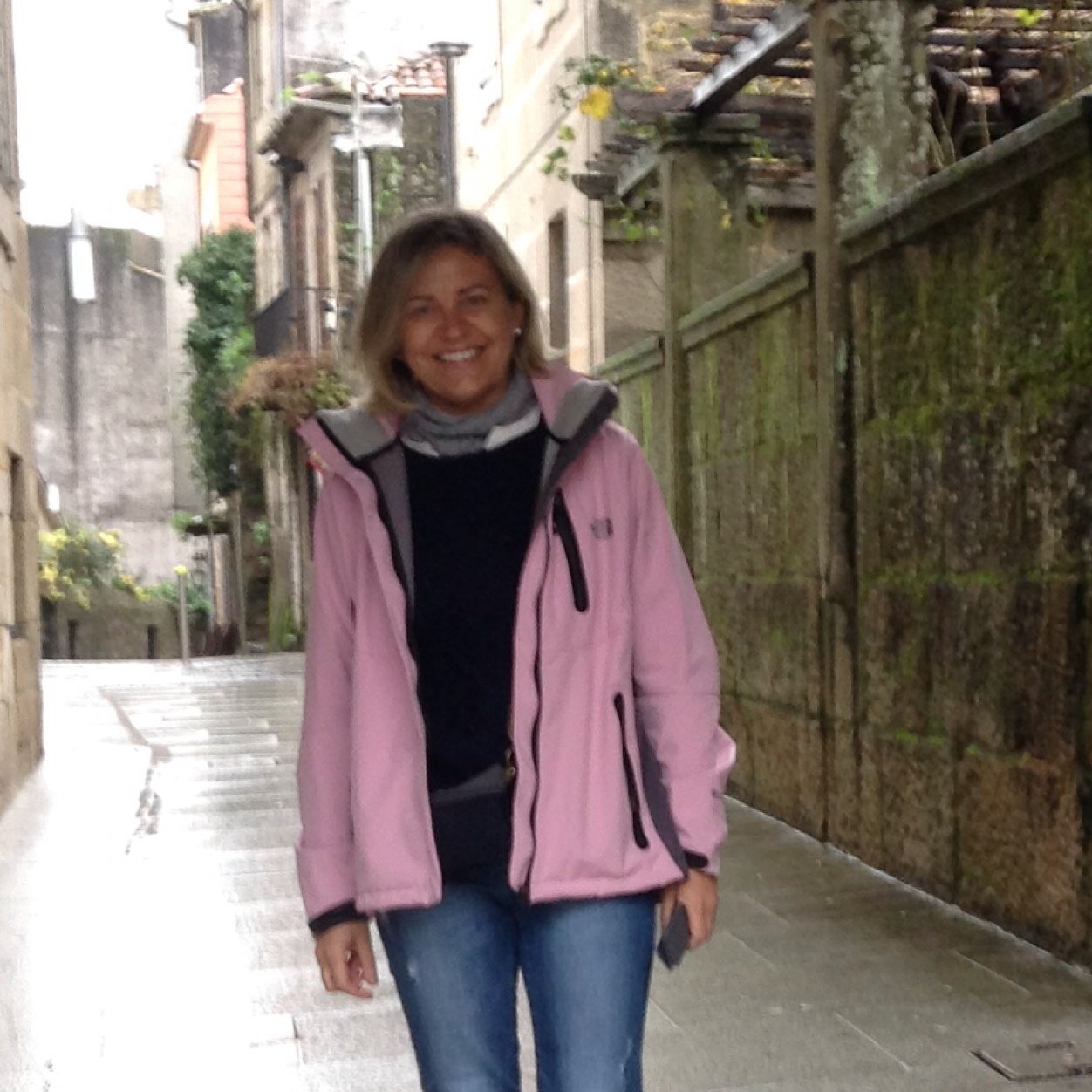 MariaAtienzaR's profile picture. Buscando el equilibrio entre la vida contemplativa que me llama y la aventura que me tienta; entre cultivar mi huerto y mis relaciones en RRSS.Ahí ando...