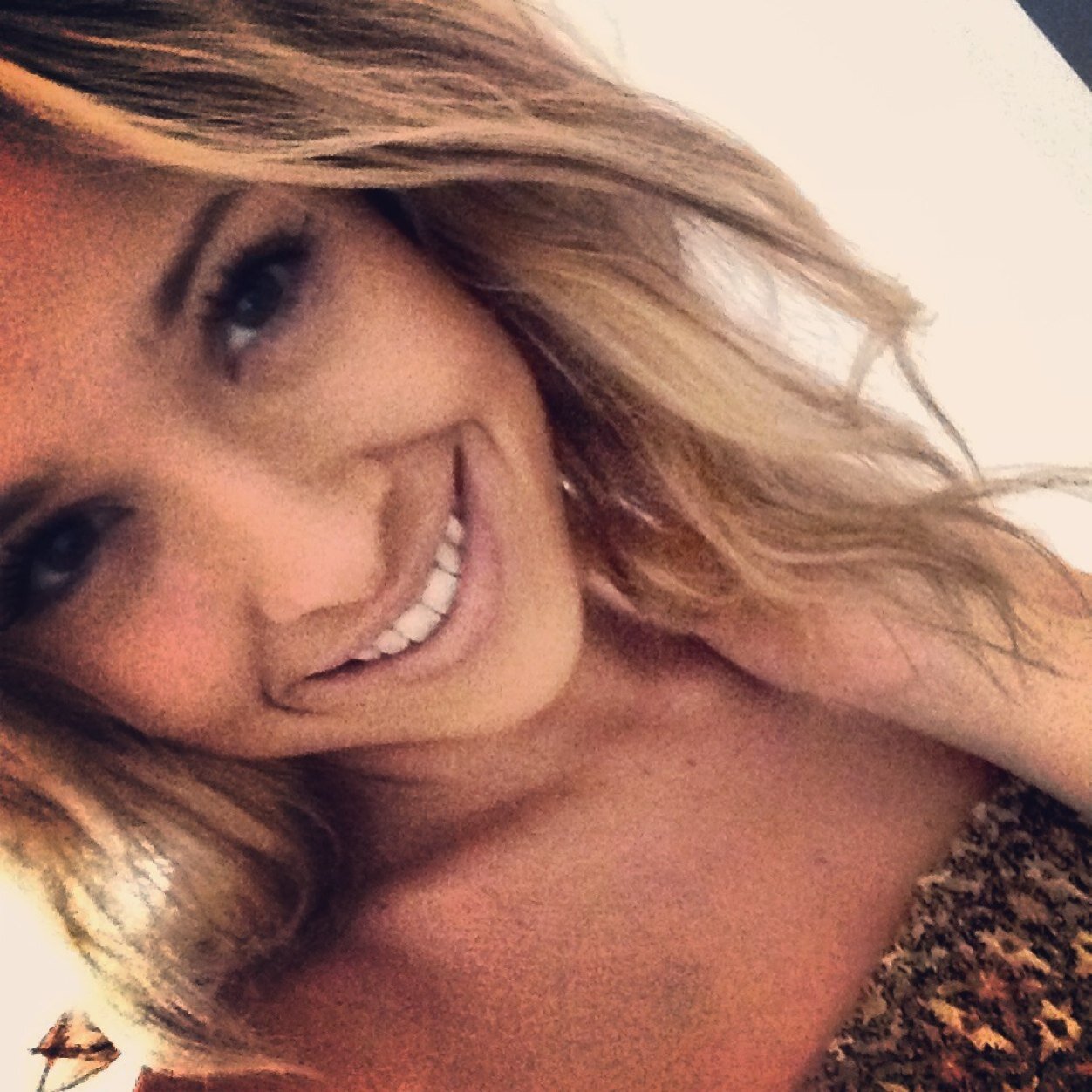 Em - 19 - senior hairstylist - family means more then words describe - boyfriend