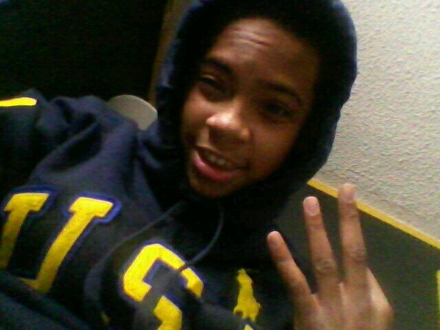 girlfriend here follow me @__Maniyaaa follow us! no lurking.