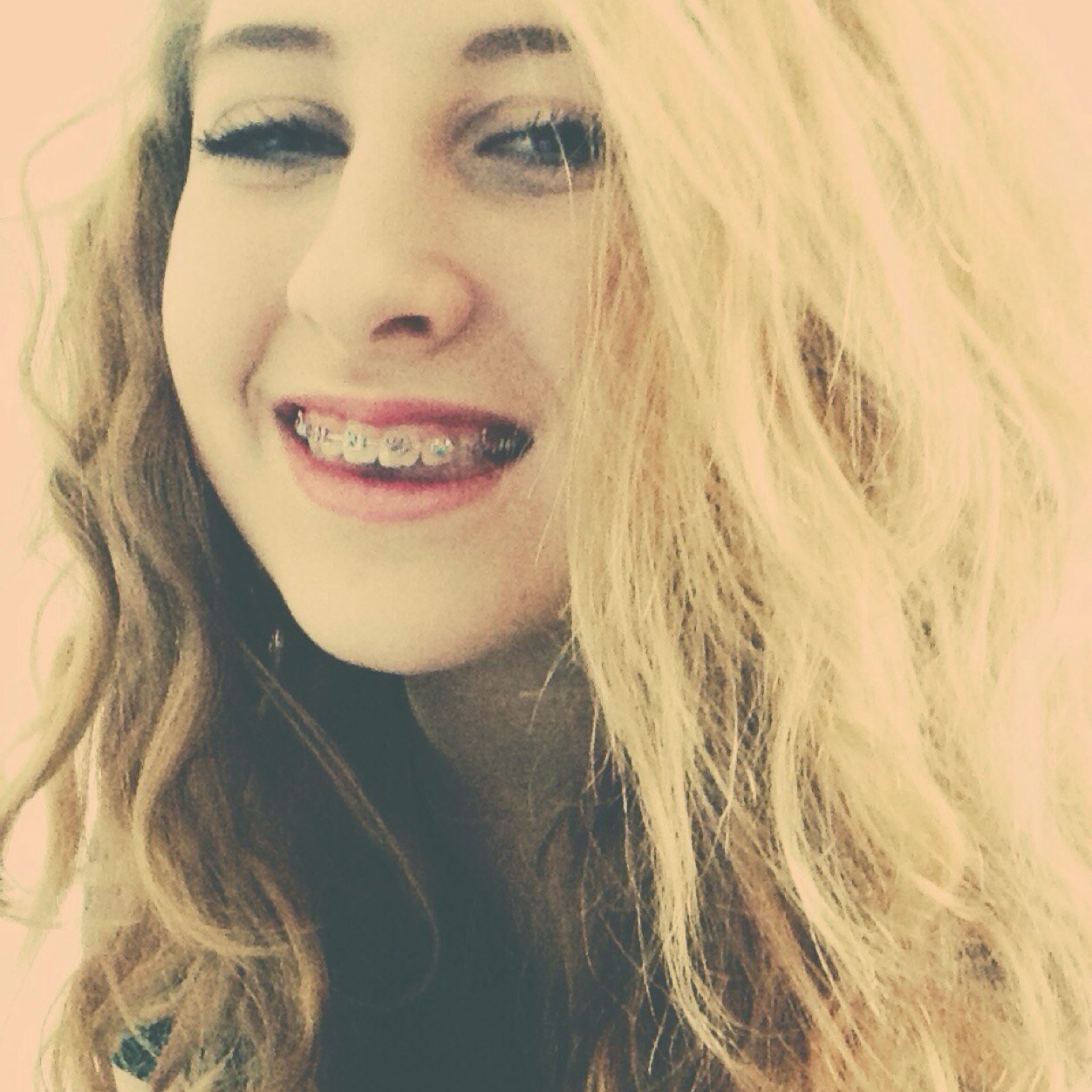 Hey! I am Misschief321, this account is for my youtube. Tweet me any questions and I will answer them in my next video! This can be advice, or about me xx