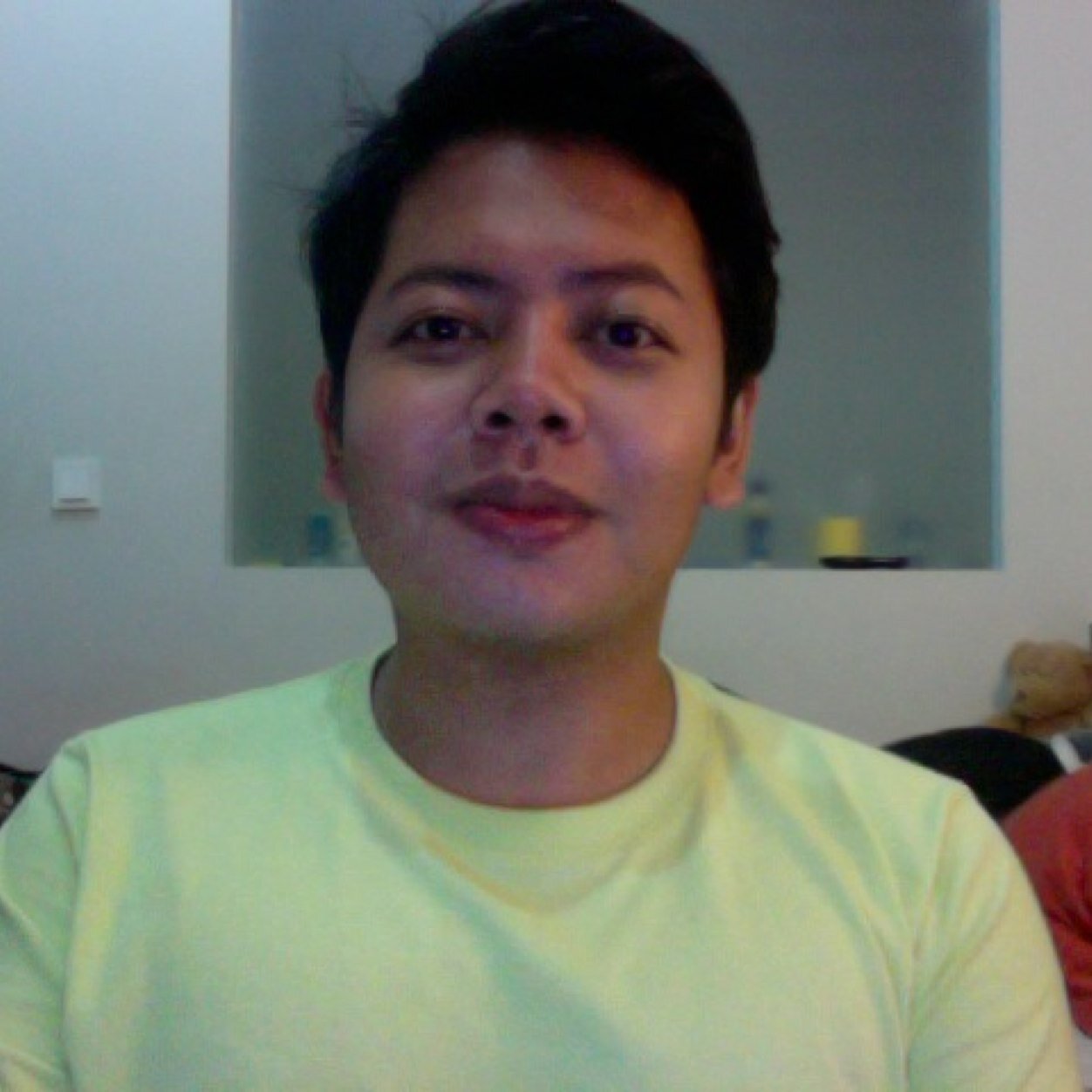 addicted to internet, addicted to the sims, more to Twitter than Facebook :D