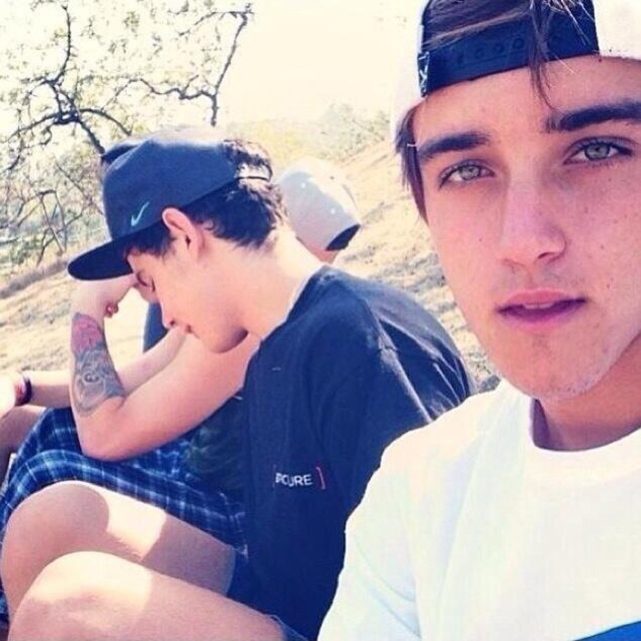 Follow @JanoskiansGgirl & @KernensaW Please :) thanks, ☺️ idk, i love the Janoskians. and food