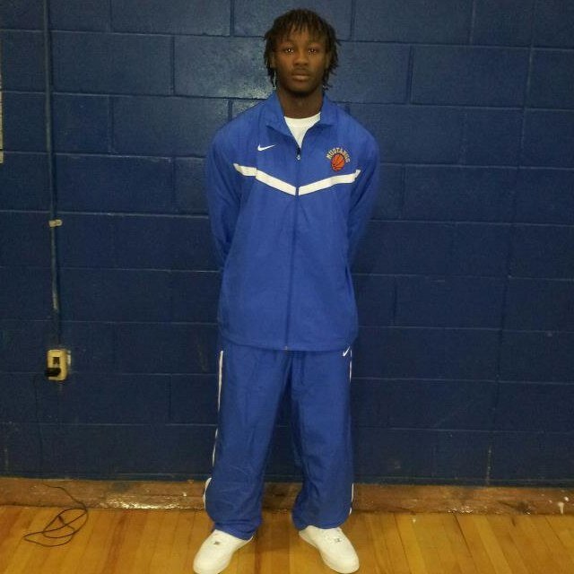 A young star on the rise chasing a dream trying to make it a reality #Ballislife#getatme #3 on the rise will harrisjr .....