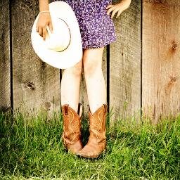 Just a girl who loves country music, loves being a brunette, has a bad past, regrets a lot, and has one heck of a story. DM me if you ever need to talk.