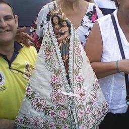 sou uma menina divertida,bonita e reblde maniaca e amo ouvir rebeldes e falar com minha prima denise pelo telefone!!