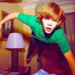 No porque le digas gay , va a dejar de ser mi idolo , superalo , lo amo con todo mi corazon , belieber ayer , hoy y siempre 3....