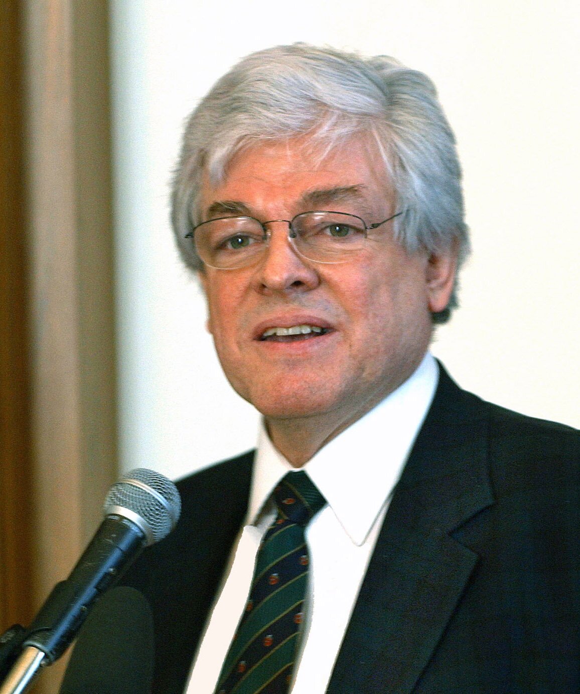 Expert on primate evolution, reproductive biologist, experienced lecturer, author of many books and scientific papers, translator from French and German