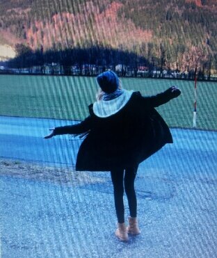 laurabegins's profile picture. -the awkward moment between birth and death-