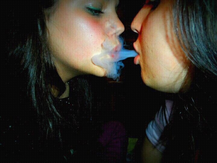 Dando guerra desde el 98 . Tu sonrisa, mi debilidad. | Mis hermanas las mejores .~