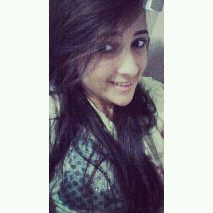 Menina com umα pitada de αtrevimento ;
Doce com um pouco de pimenta ;
Boba com um toque de esperteza ;
Anjinha com um pouco de maldade.! (66
Eduarda Mello