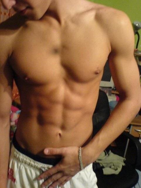 deportista, guapo, fiel, romantico, rapero, poeta, escritor........etc