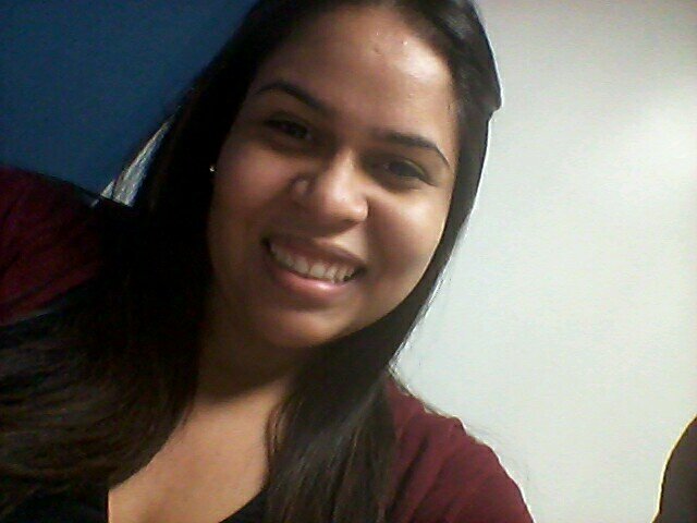 Mujer con virtudes y defectos, hija, hermana, amiga, estudiante... Siempre buscando mejorar y ayudar a los demas.