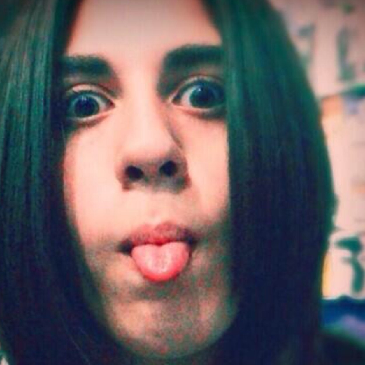 Soy del rol, pero soy mas justo que haymitch. Voten por apolo. Voten  por Ezra.