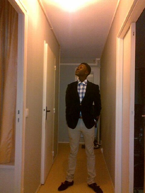 Am me and don't give a damn about what anybody say about me.. Suis une grande personne pour être avec
