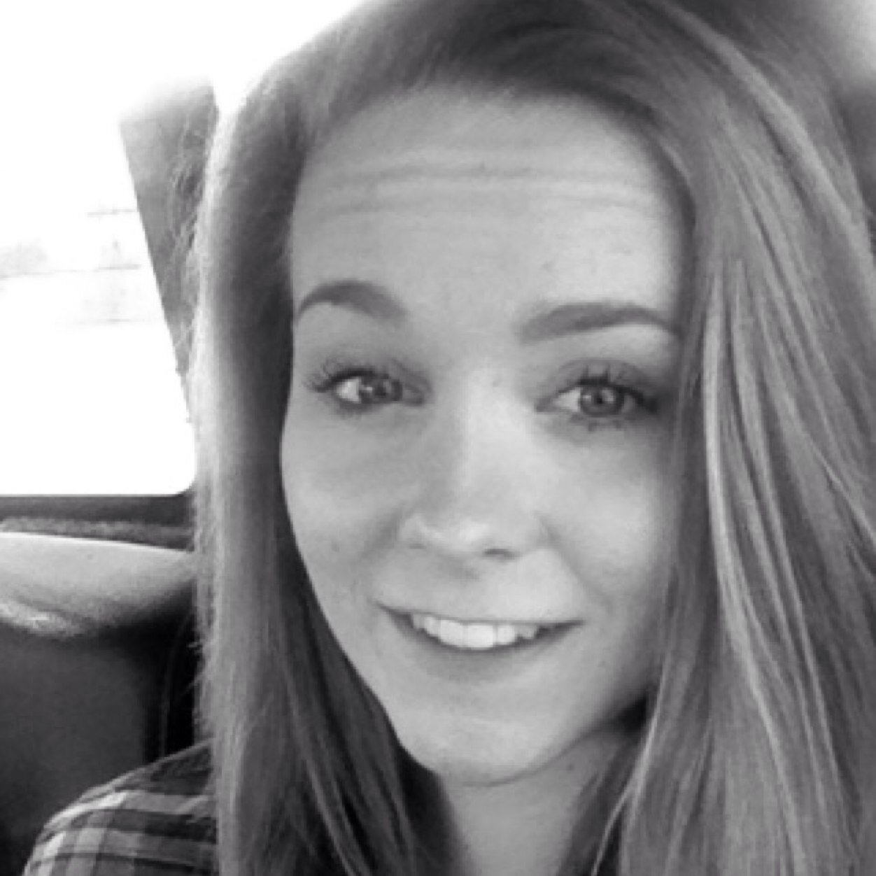 Instagram: kelseeeyr