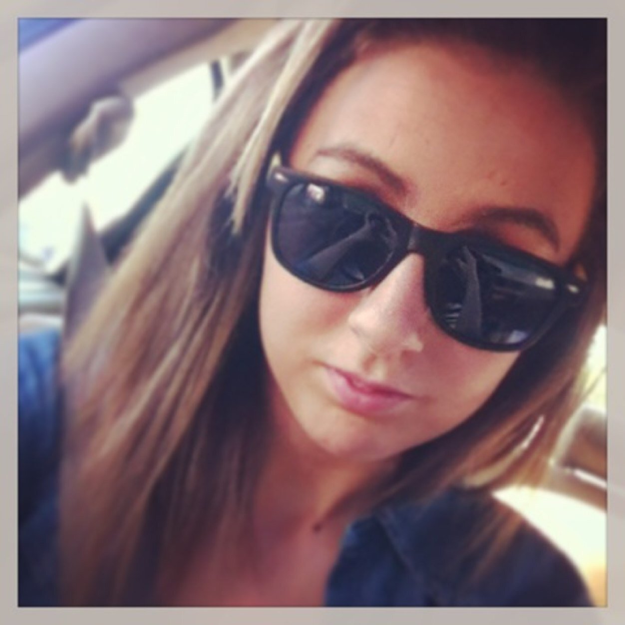 lindsey_m31's profile picture. Everyone is out there, searching for themselves, or searching for love. I know who I am, and I don't need love, I'm just looking for what it means to be human.