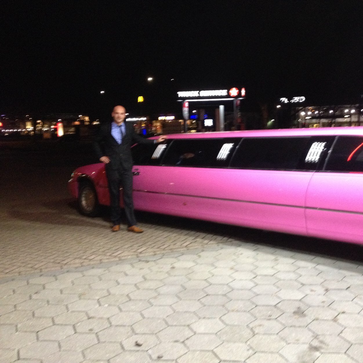 Richard Stokman Chauffeursdiensten, James Party Service, Tennis en Voetbal-liefhebber. Gek op wielen