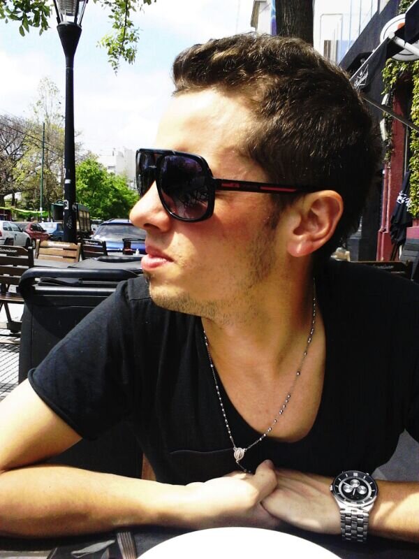 juliancaporelli's profile picture. 