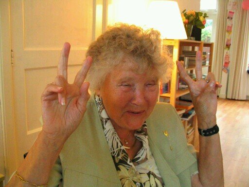 voor alle oma kor praatjes. ik ben fan van de unox reclame. maak oma kor trots. love opa kor.