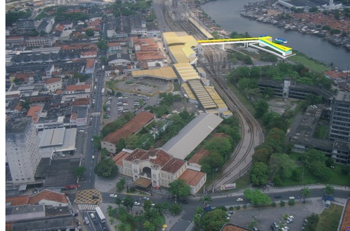 Funcionário de carreira do MetroRec, com 05 trabalhos premiados em, 2004, 2005, 2006, 2007 e 2009 no Prêmio Alstom de TecnologiaMetroferroviária São Paulo-SP.