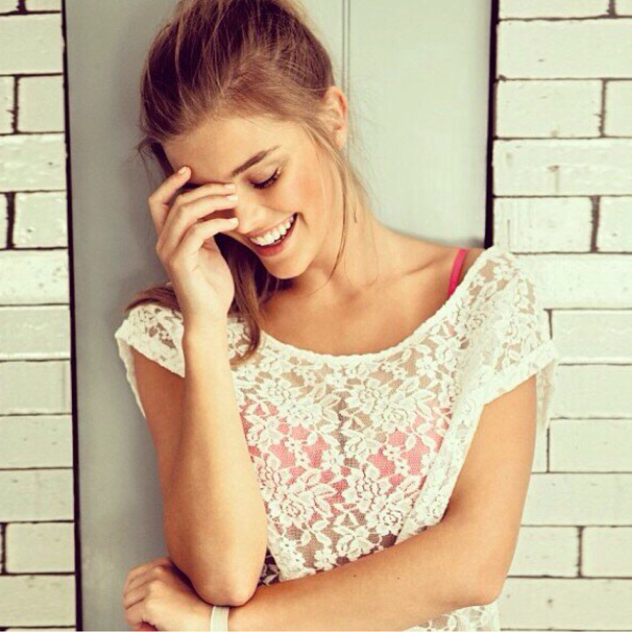 ZoeyWhite_MH's profile picture. MaxwellHigh[Nina Agdal]