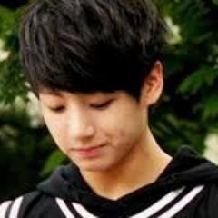 follow @KPOPfrvr_ please :( you don't need to follow this account just follow @KPOPfrvr_ for me please :)