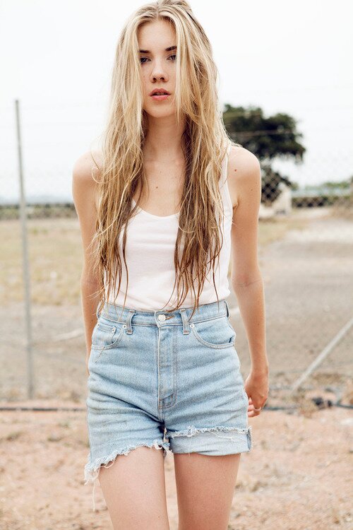 AlexandraJanczy's profile picture. No girlfriend wants another girl tweeting about her man, talking to him, texting him, thinking about him, looking at him. No one!