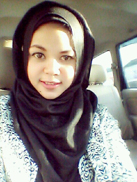 larasshm's profile picture. http://t.co/Jlj8wzBPq9.ya