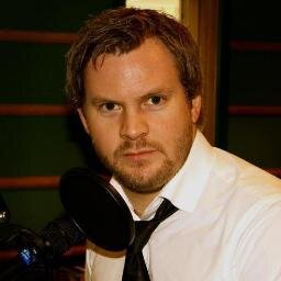 Journalist i NRK. Bor i Oslo, men er fra Porsgrunn. Har en spesiell interesse for amerikansk politikk og historie. Tillitsvalgt i Norsk Journalistlag.