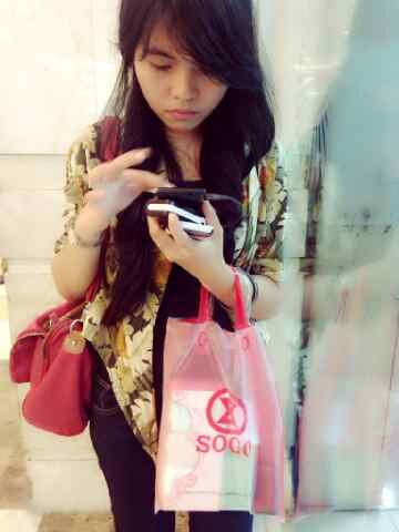 putriiilolo's profile picture. ♥Allah swt always save me | ♥Family | ♥LawFaculty #bismillah \☺/